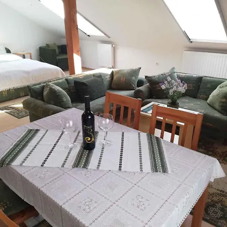 דירה 8 זלקרוס